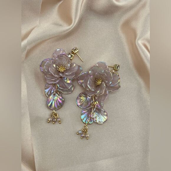 Iridescent Floral Statement Earrings – Elegant & Unique - Picture 6 of 7